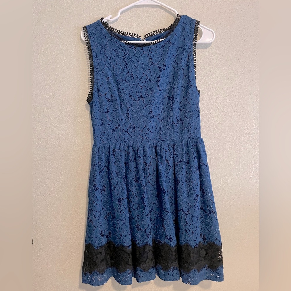 Lace Francesca’s Mini Dress